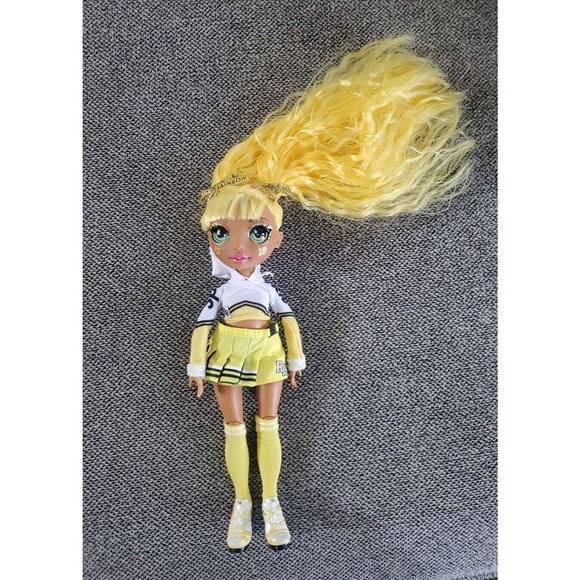 Rainbow High Cheer Series Sunny Madison Yellow Fashion Doll MGA 2021 Cheerleader - Picture 1 of 6